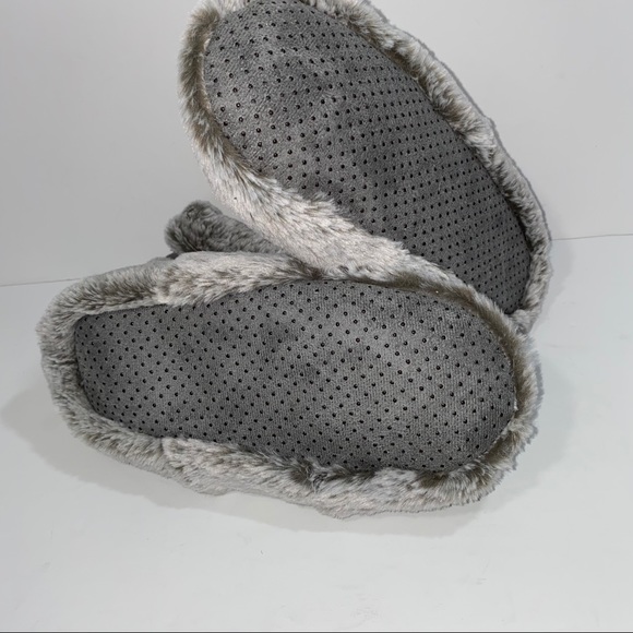 Aroma Home Microwable Gray Faux Fur Slippers - Picture 4 of 5